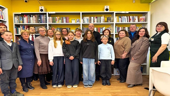 Birleşik Rusya’nın desteğiyle Krasnoyarsk Krayı’nın Kozulka kentinde yenilenmiş bir çocuk kütüphanesi açıldı