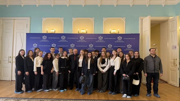 Birleşik Rusya, Ryazanlı öğrenciler için bölgesel Duma’ya bir gezi düzenledi