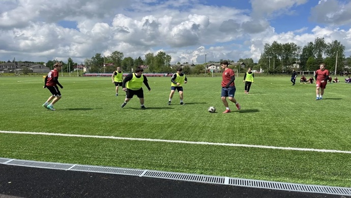 Birleşik Rusya, Kuzey Kafkasya Askeri Bölgesi Kahramanları onuruna Bryansk bölgesindeki öğrenciler arasında mini bir futbol turnuvası düzenledi
