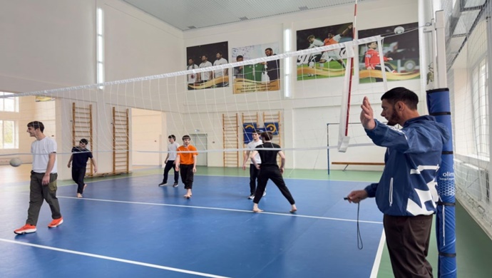 Birleşik Rusya’nın desteğiyle Çeçenya’nın Kurchaloy bölgesinde ilkokul öğrencileri için bir voleybol turnuvası düzenlendi